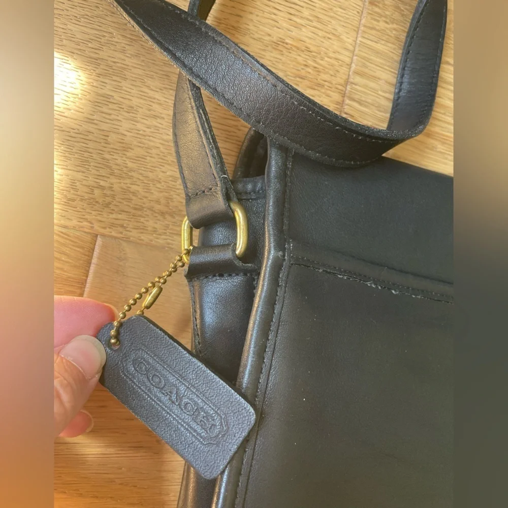 Coach vintage 90’s city crossbody bag